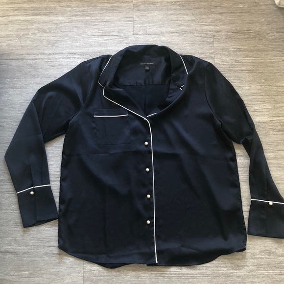 Banana republic silky blouse with pearl buttons - Picture 1 of 8